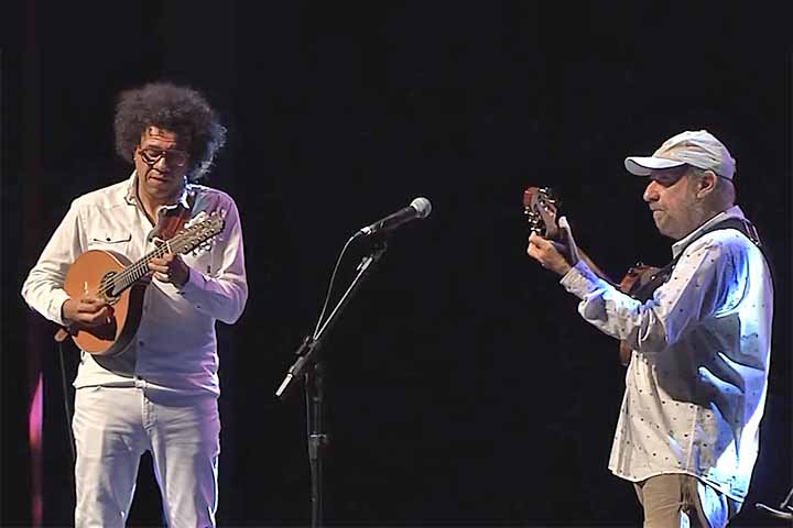 Em 2016, o bandolinista também foi premiado no 17º Grammy Latino na categoria Melhor álbum instrumental pelo disco Samba de Chico. 