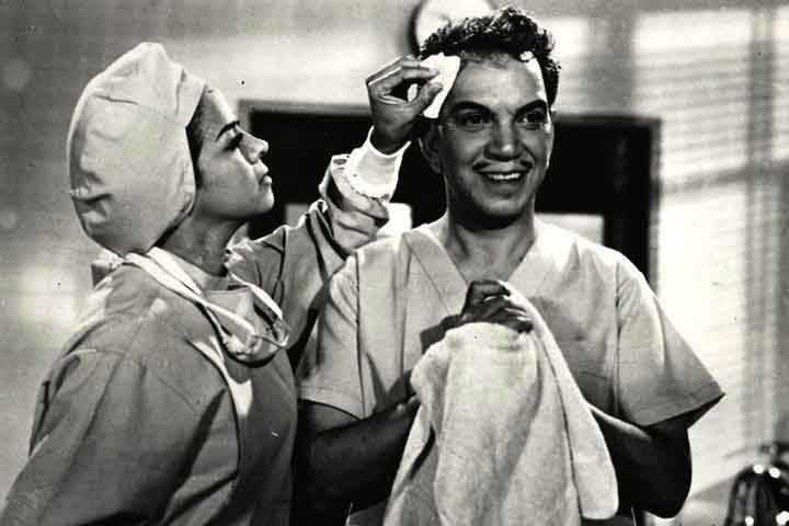 Cantinflas se tornou uma referência do humor popular, mas com traços de sofisticação. Muitas vezes, foi comparado ao próprio Chaplin, não só pelo visual ou tipo de humor, mas pela capacidade de emocionar, de criticar com leveza, de fazer rir enquanto retratava injustiças e absurdos do cotidiano.
