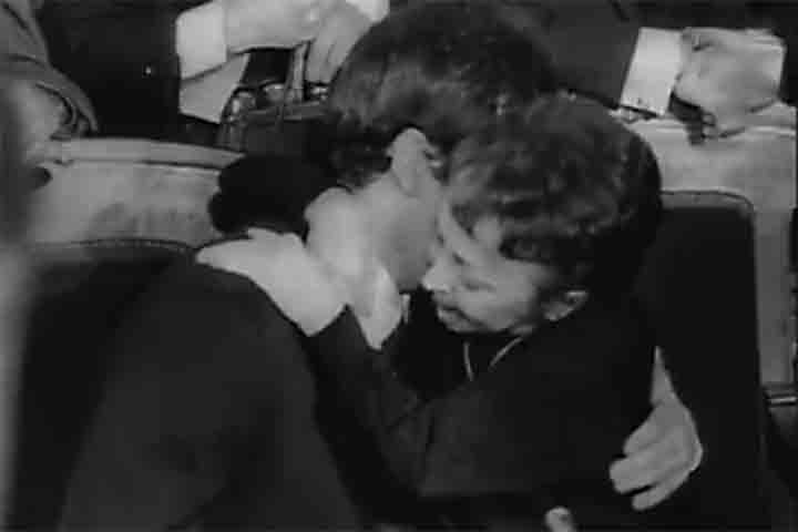 Sua vida amorosa foi tão intensa quanto suas músicas. Ela se relacionou com vários homens, mas seu grande amor foi o boxeador Marcel Cerdan, campeão mundial e casado, com quem viveu um romance arrebatador. 
