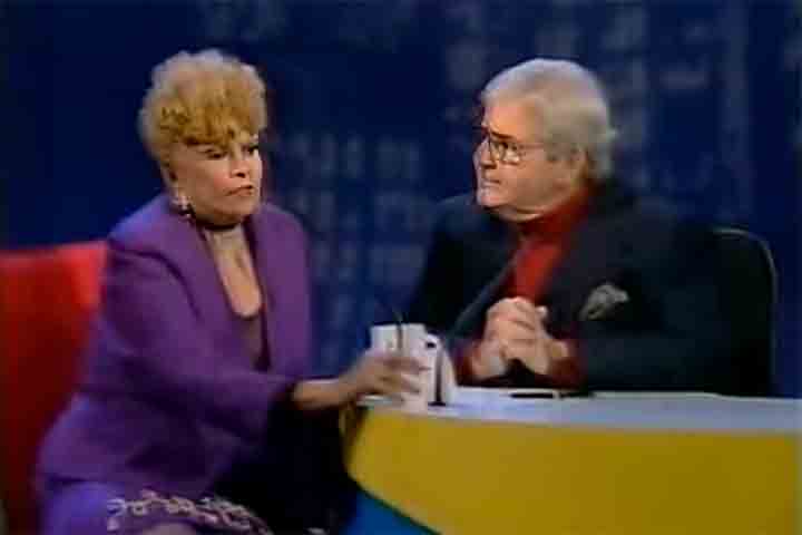 Em 1992, brilhou novamente na TV Globo ao interpretar o anjo Celestina na novela “Deus Nos Acuda”, de Silvio de Abreu. Sua vida foi contada em “Dercy de Cabo a Rabo”, biografia escrita por Maria Adelaide Amaral em 1994, e mais tarde transformada em minissérie, “Dercy de Verdade”, dirigida por Jorge Fernando e exibida em 2012.
