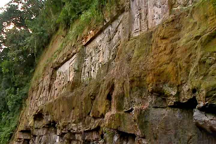O paredão havia sido aberto durante a construção da ferrovia Dona Tereza Cristina, em 1884.