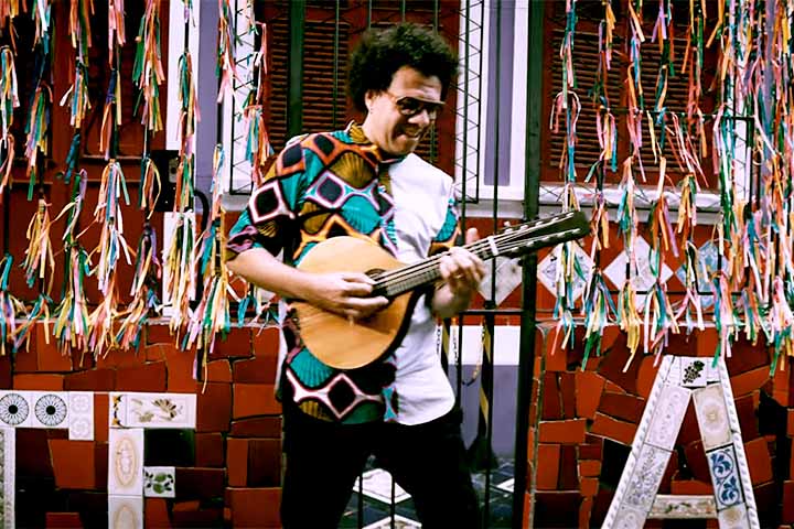 A imprensa dos Estados Unidos o apelidou de Jimmy Hendrix do bandolim e a francesa de Príncipe do bandolim, em reconhecimento à sua virtuose e inovação.