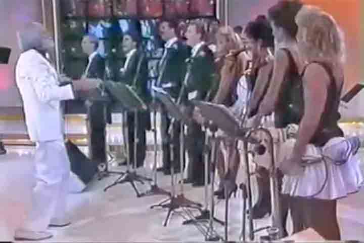 O Brasil teve papel especial na trajetória do maestro. As melodias suaves e os arranjos cheios de coros harmoniosos fizeram de Ray Conniff um ícone popular entre o público brasileiro. Em 1994, ele apresentou-se no programa Domingão do Faustão, da Globo.
