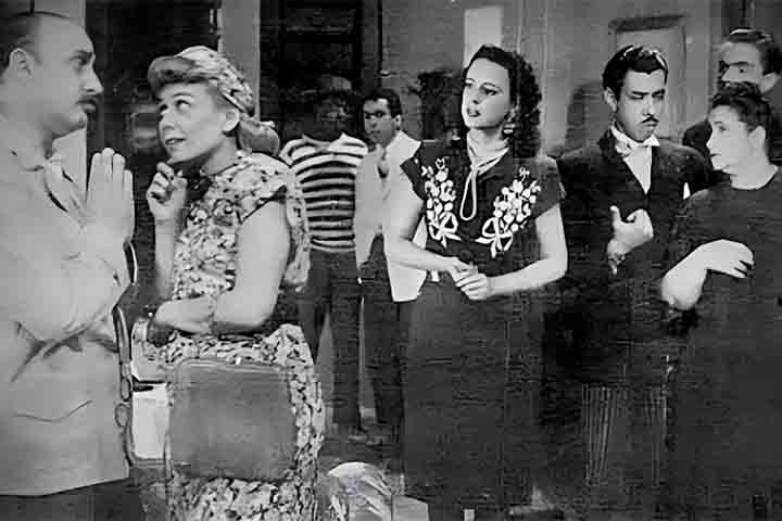 Na televisão, o sucesso não foi menor. Em 1963, Dercy tornou-se a atriz mais bem paga da TV Excelsior, emissora em que conheceu o jovem executivo José Bonifácio de Oliveira Sobrinho, o Boni, futuro diretor influente da TV Globo. 
