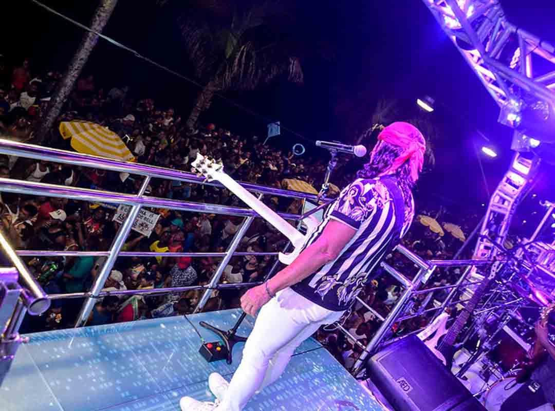 Atualmente, o frevo está presente na Bahia e o principal ritmo do carnaval de Pernambuco. A Festa empolga multidões, desenhando um mosaico de cores, luzes e malícia. Transformando-se numa passarela, onde só importa a alegria, encerrando oficialmente o exuberante carnaval pernambucano.