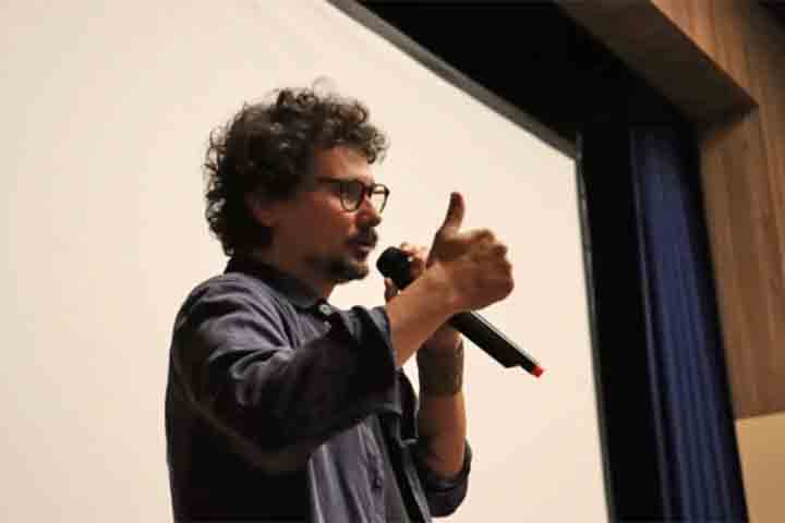 A produção, conduzida pelo cineasta brasileiro Rafaê e pelo diretor de fotografia Daniel Saeta, valoriza o cotidiano e a memória das mulheres que vivem no interior português.
