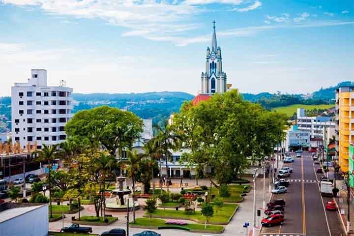A cidade é conhecida como a “Capital da Cultura” catarinense.
