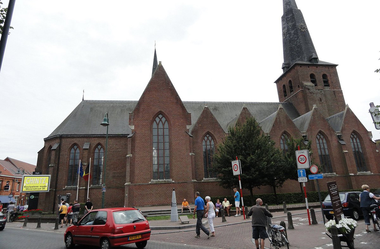 Dos dez mil moradores de Baarle-Hertog, por exemplo, cerca de três quartos possuem passaporte holandês. O lado belga, aliás, tem apenas 7,5 quilômetros quadrados, enquanto o município holandês concentra a maior extensão territorial da região, com 76 quilômetros quadrados sob sua jurisdição. 