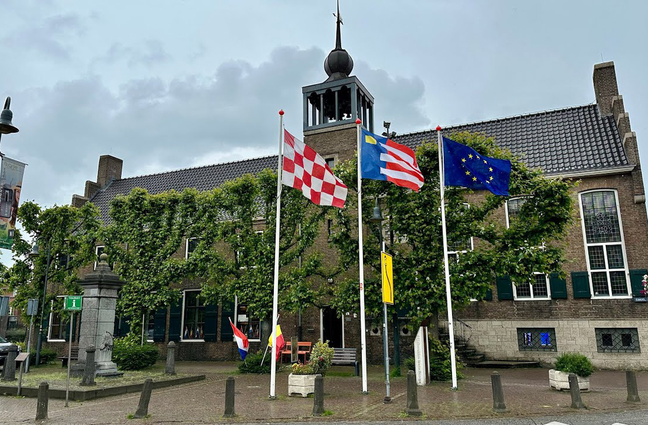 Serviços básicos são duplicados. A cidade conta com duas prefeituras, duas redes de energia e até dois sistemas de coleta de lixo. Em certas ruas, aliás, caminhões de cada país passam em dias distintos, reforçando a divisão administrativa.