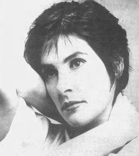 Enya, nome artístico de Eithne Pádraigín Ní Bhraonáin, nasceu no Condado de Donegal, Irlanda, em 17 de maio de 1961.