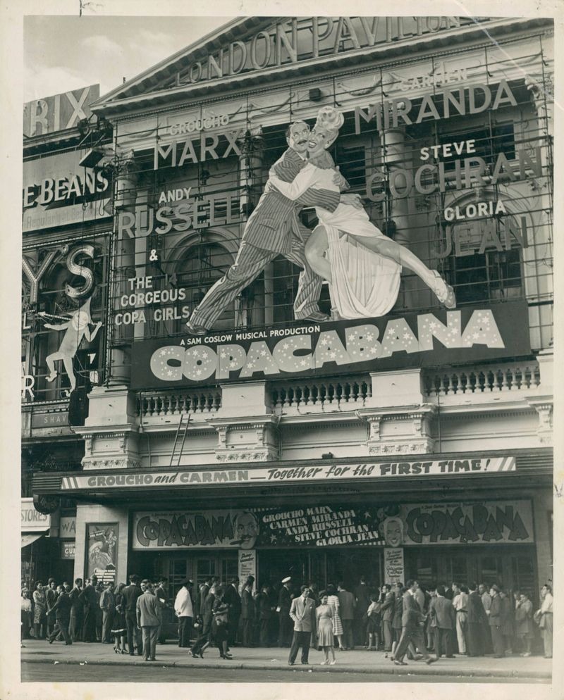 Em 1947, também estrelou o filme “Copacabana” ao lado de Carmen Miranda, sua primeira aparição cinematográfica sem os irmãos.