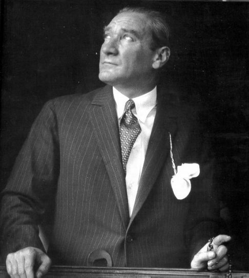 Mustafa Kemal Atatürk, que foi presidente da Turquia de 1923 a 1938, promoveu o estudo do mapa como parte do legado científico otomano.