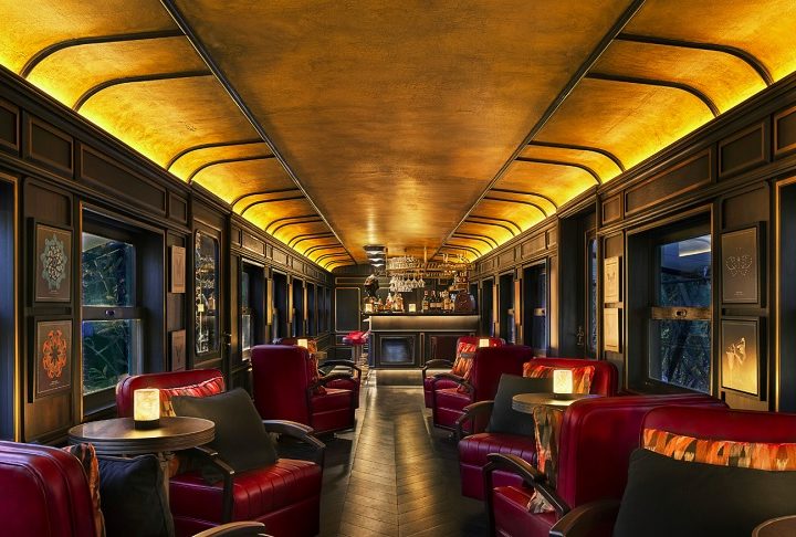 Outro bar temático de jazz, o Papillon, serve drinks diferenciados e tem música ao vivo nos fins de semana.