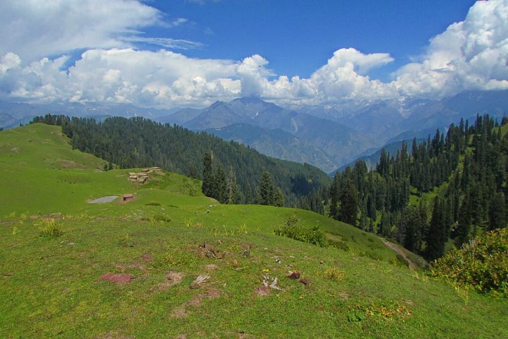 O nome Kohistan significa terra de montanhas em persa, o que descreve perfeitamente sua geografia.