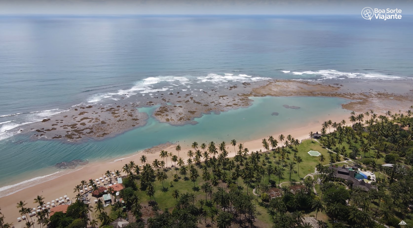 Praia de Taipu de Fora (BA): Situada na Península de Maraú, é famosa pelas piscinas naturais e águas mornas, excelente para crianças e mergulho.