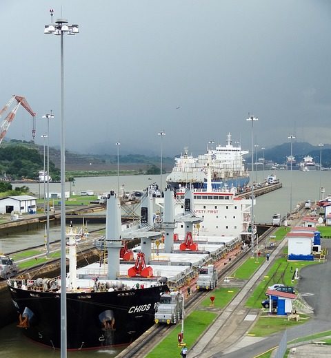 O canal depende da água doce de lagos vizinhos para dar conta do seu gigantesco sistema de eclusas, que permite a passagem de grandes navios. Para o funcionamento normal, o canal precisa de 190 milhões de litros de água para que as embarcações possam flutuar. 