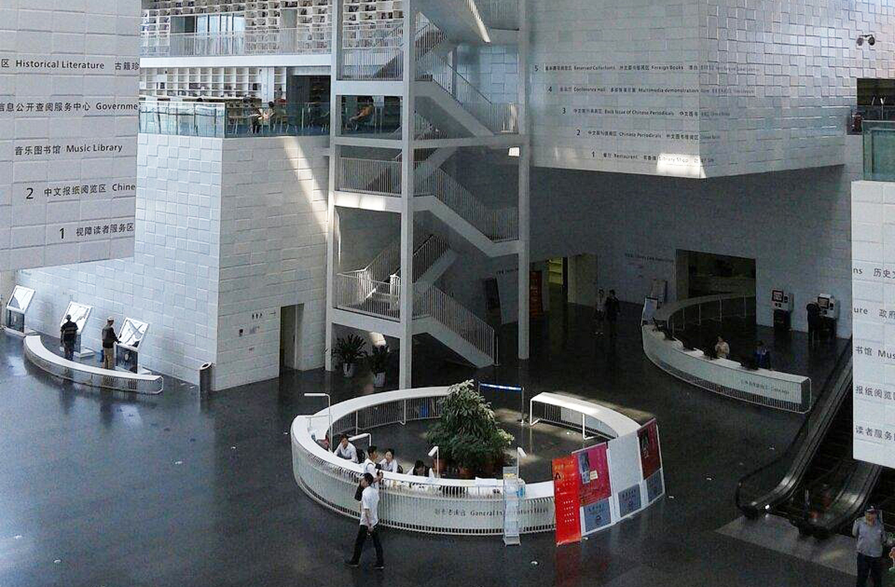 A biblioteca fortalece a identidade cultural de Tianjin, orgulho local e vitrine internacional de inovação. Cada visitante leva consigo uma memória marcante, que transcende fronteiras e inspira novas criações.