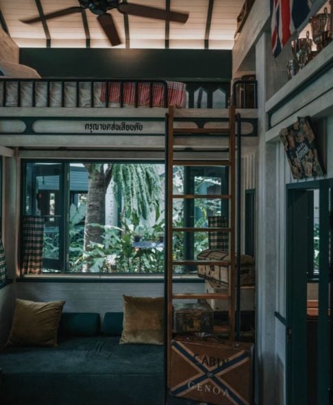 Um dos maiores desafios, segundo ele, foi mover os trens antigos, pesados e deteriorados para o terreno montanhoso onde queria construir o resort: “Contratamos um guindaste enorme que deve subir cerca de 70 metros no ar. Então 'voamos' os vagões e os colocamos na encosta. Foi um dia e tanto… Foi um guindaste muito caro, mas conseguimos fazer tudo em um dia”.