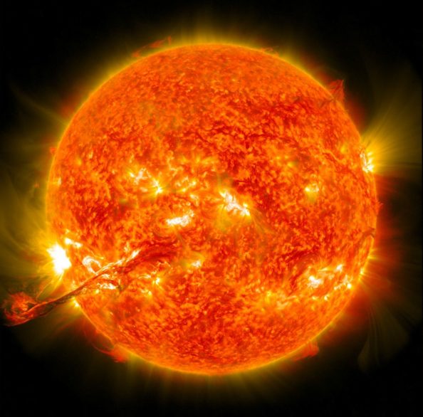 Vida útil: Estrelas como o Sol vivem por cerca de 9 a 10 bilhões de anos.