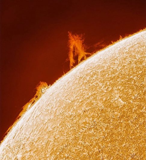 Composição: Assim como a maioria das estrelas, o Sol é composto principalmente de hidrogênio (aproximadamente 74%) e hélio (cerca de 24%), com traços de outros elementos como oxigênio, carbono e ferro.