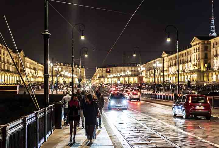 É uma cidade que tem fronteiras com França e Suíça e uma rica cultura. O The Guardian pontuou em uma matéria recente sobre por que o destino italiano é imperdível: “este é um lugar que abraça as muitas facetas de sua história sem tentar ‘Disneyficá-las'”.