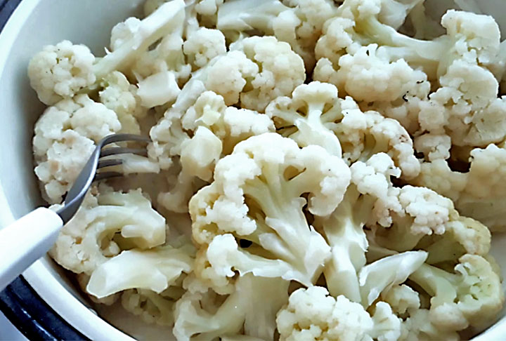 Devido ao seu teor de vitamina C, que é importante para ajudar na absorção do ferro dos alimentos, a couve-flor pode ajudar a prevenir ou tratar a anemia.