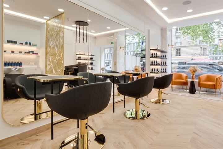 O setor de estética segue em plena expansão, impulsionado pelo interesse crescente de consumidores que buscam praticidade, durabilidade e novas formas de expressão pessoal. 
