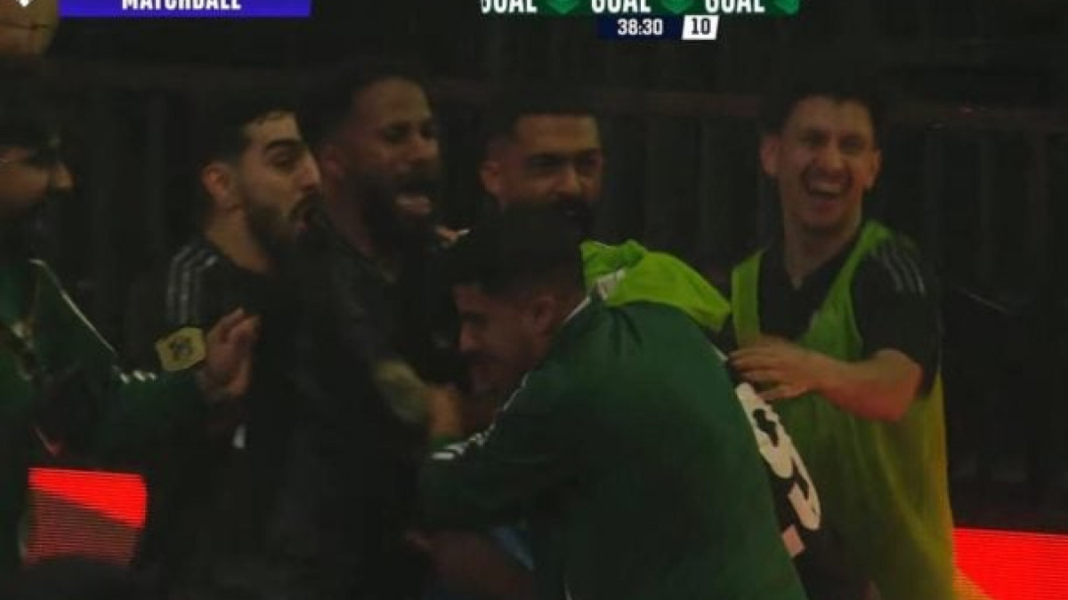 Sauditas surpreendem os favoritos mexicanos em virada no matchball e começam competição com triunfo importante