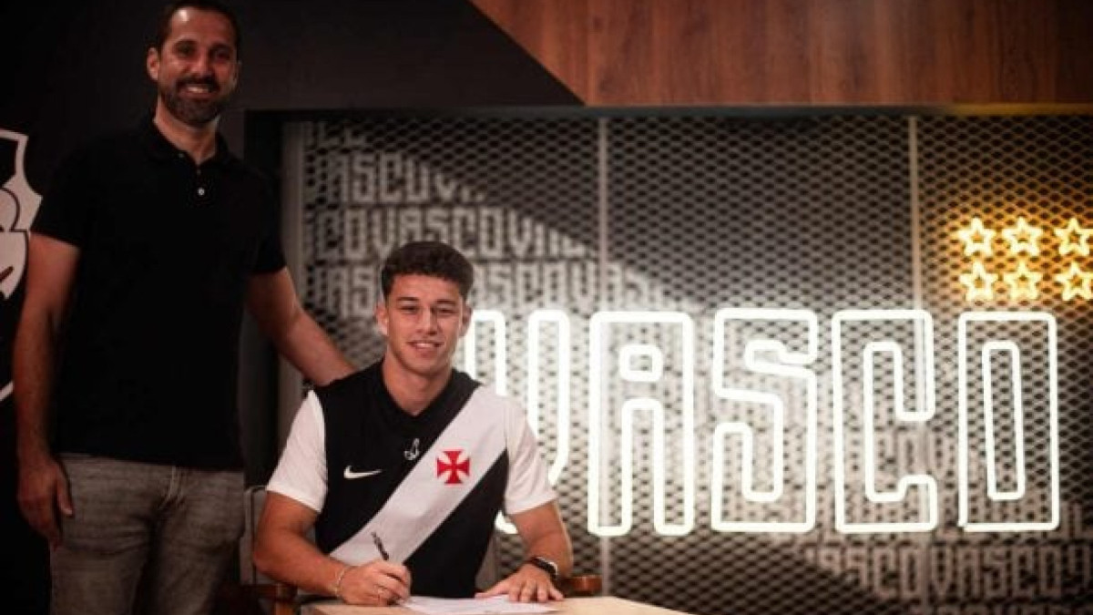 Atacante, das principais joias de São Januário, assina novo vínculo até o fim de 2029; saiba detalhes