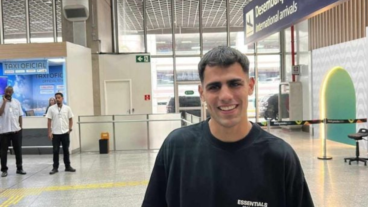Veloz, atacante desembarca no Rio de Janeiro para iniciar a temporada com os companheiros no Glorioso 