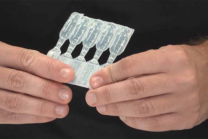 O medicamento, desenvolvido pela LENZ Therapeutics, utiliza uma solução oftálmica à base de aceclidina em concentração de 1,44%. 
