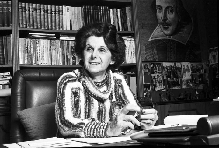 O dia 25 de abril de 2025 marcou 100 anos de nascimento de uma das autoras de novela mais renomadas da história da TV brasileira: Janete Clair.