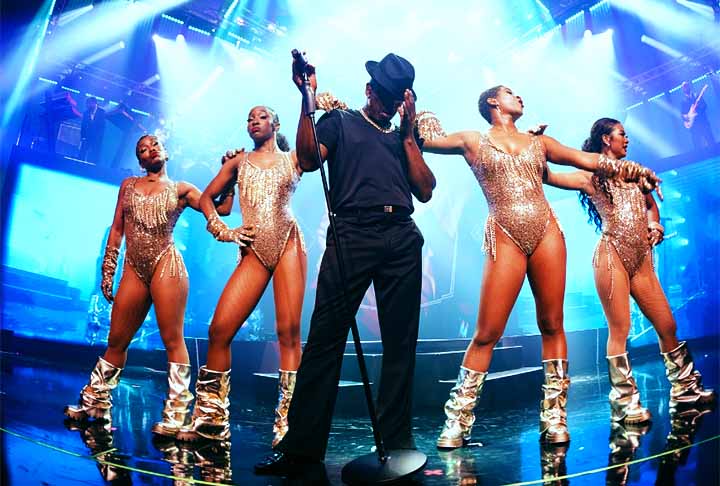 Com a fama, Ne-Yo teve a oportunidade de assinar com a gravadora Def Jam, o que lhe permitiu finalmente lançar seu primeiro álbum solo, In My Own Words, em 2006.