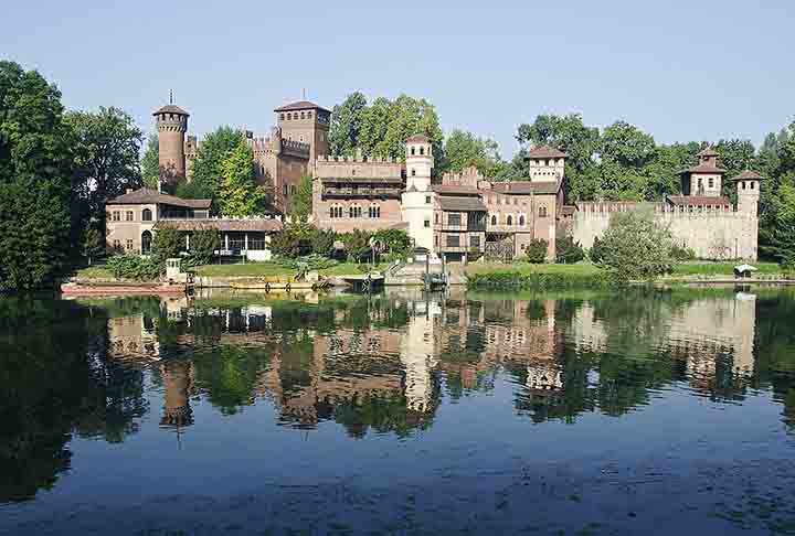 O Borgo Medioevale em Torino, Itália, é um museu ao ar livre e uma vila e castelo medieval reconstruídos. Está localizado no Parco del Valentino, às margens do rio Pó. Foi construído para a exposição geral italiana de 1884 e foi construído replicando e imitando a arquitetura medieval tardia da região do Piemonte.