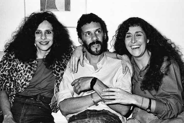 Com o avanço do processo de abertura política nos anos finais da ditadura, Gonzaguinha expandiu seu repertório não apenas em termos musicais, mas também de tom, linguagem e alcance. 
