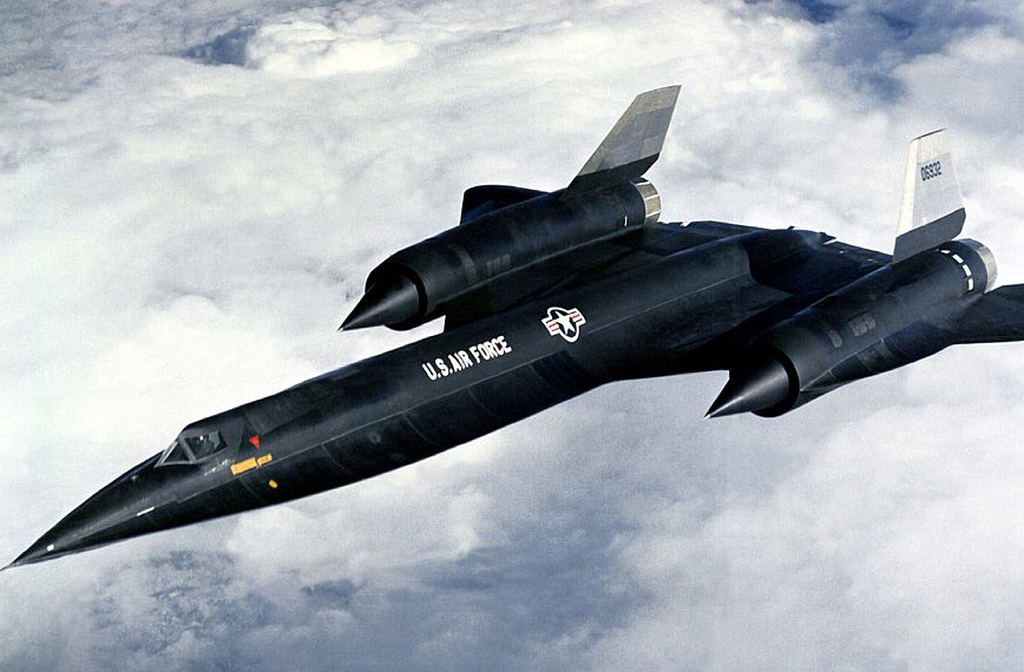 Além de aviões, acredita-se que drones e sistemas de defesa avançados foram testados na Área 51. O local seria um verdadeiro laboratório de inovação militar. Muitos protótipos nunca chegaram a ser revelados ao público. Essa característica reforça a ideia de que segredos inimagináveis estão guardados ali.