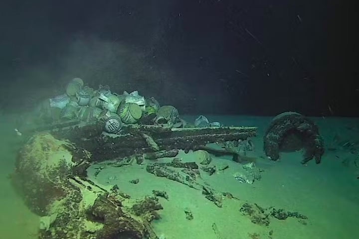 Arqueólogos franceses encontraram um navio mercante do século 16 no fundo do Mar Mediterrâneo, perto de Ramatuelle, no sul da França.