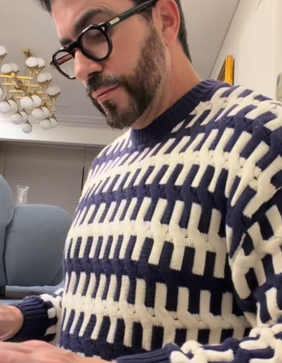 O diagnóstico é feito por exames de audição e ressonância magnética, e o tratamento visa prevenir novas crises. Além de evitar sal, álcool e cafeína, pode ser indicado o corte de açúcar, além de medicamentos para aliviar a vertigem.