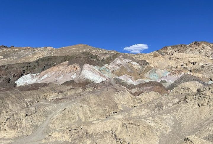 Alguém poderia ser acusado por planejamento fora da “zona”, por exemplo. Para delitos menores, a regra de júri pode nem se aplicar da mesma forma.