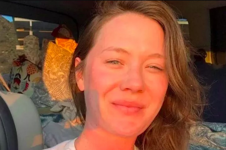 O quintal ficou tão cheio de cocô de cachorro que era impossível andar por lá, a casa fedia a fumaça, contou em um trecho.