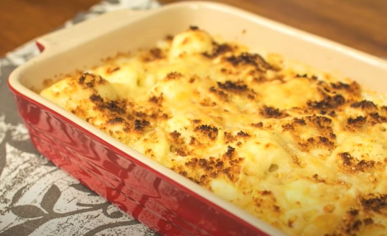 Assim, a couve-flor ajuda a proteger o fígado, por conter kaempferol, um flavonoide que tem ação antioxidante, anti-inflamatória e hepatoprotetora. 