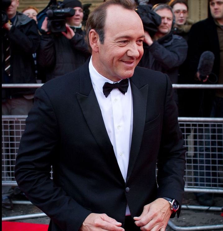 Kevin Spacey conquistou o Oscar de coadjuvante por Os Suspeitos, de 1996, em uma vitória totalmente inesperada. Ainda pouco conhecido, ele impressionou com uma performance enigmática que culmina em um dos finais mais icônicos do cinema.