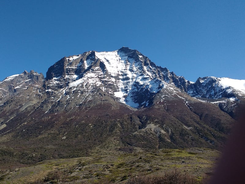 Algumas montanhas pelo mundo chamam atenção não apenas por sua altura, mas também por seus formatos peculiares, que se tornaram ícones naturais e turísticos.