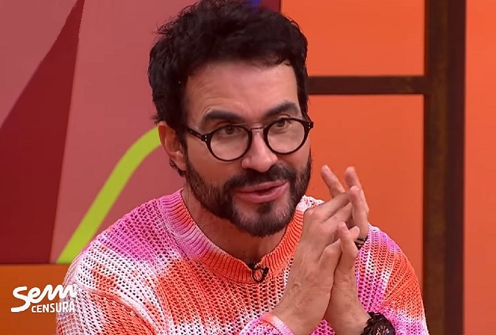 Em dezembro de 2024, numa entrevista ao programa Sem Censura, da TV Brasil,  Fábio de Melo revelou que uma stalkero persegue há cerca de seis anos, dizendo que ele a ama e não tem coragem de assumir. 