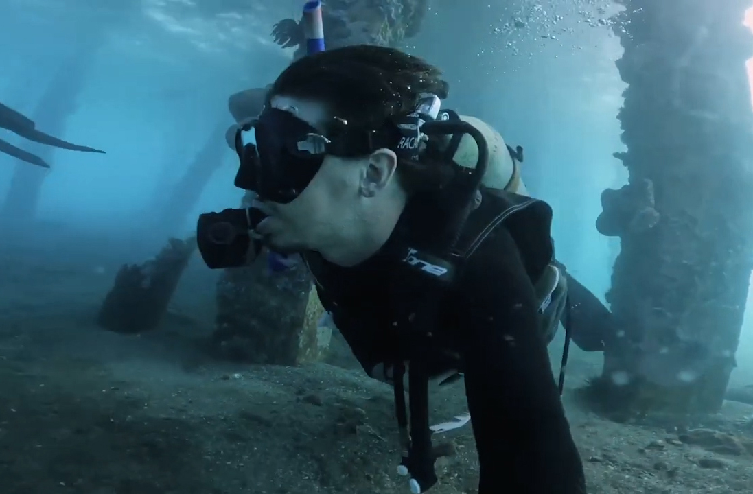 O acesso é permitido apenas com operadores autorizados e mergulhadores experientes. A profundidade e a visibilidade variável exigem equipamentos especiais, o que torna o turismo limitado a mergulhadores experientes a fim de que danos às estruturas sejam evitados.

