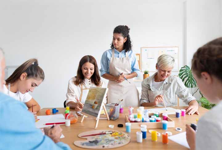 3. Professores de Artes – R$ 2.629 - Enfrentam desafios relacionados à valorização da disciplina e à oferta limitada de oportunidades no mercado.  