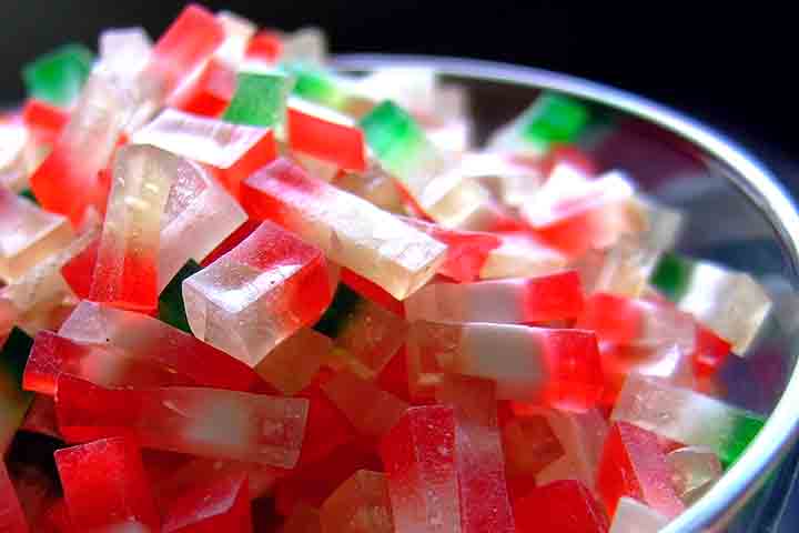 Sorvetes e palitos coloridos de tapioca são outras guloseimas feitas a partir desse alimento.