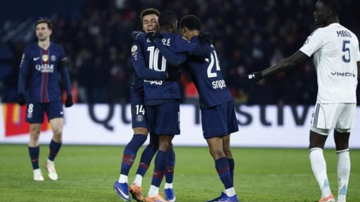  Doué e Dembelé fazem os gols da vitória (2 a 1) no Parc des Princes; Paris Saint-Germain, com 39 somados, segue vice-líder a um ponto do rival