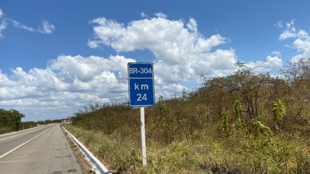 Após morte de jovem por atropelamento, moradores travam a BR-304 cobrando segurança