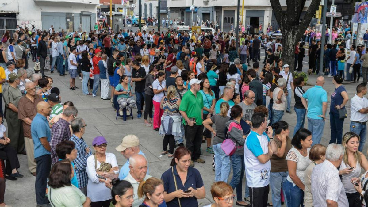 O cenário de 2016 se repete neste domingo, 4, após a captura de Maduro; venezuelanos voltam a enfrentar filas exaustivas por alimentos básicos